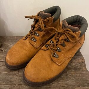 Vintage Women's Timberlands Brown Leather Hiking Boots 90's Y2K Size 8.5 69356